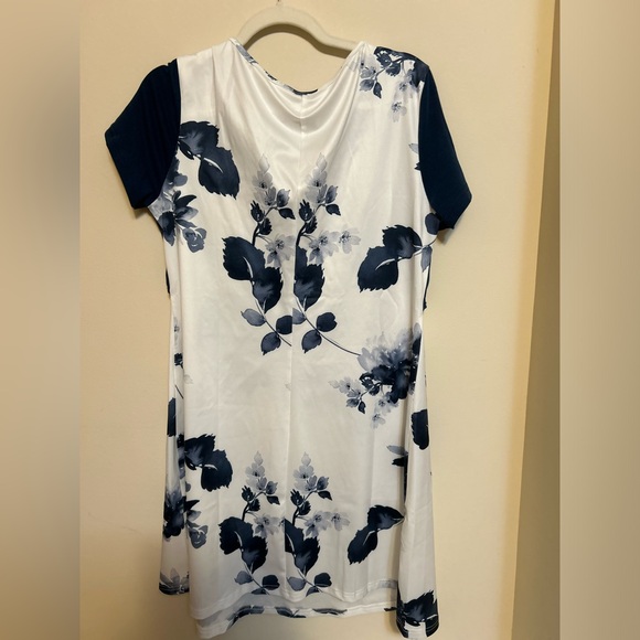 Blue & white dress - Picture 3 of 3